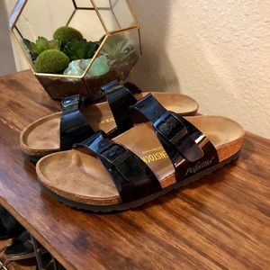 Birkenstock shine black sandals